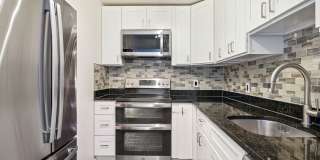 Prime West End/Foggy Bottom Luxury! Gorgeous 2BR/2BA with Private Outdoor Space + Included Parking! Gallery 8