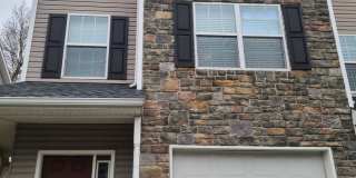 3 bedroom,  2 1/2 bath town home in Waynesboro PA END UNIT Gallery 1