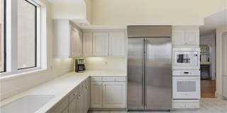 8990 Bay Colony Dr Gallery 12