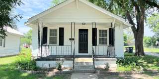 2 bedroom home with two car garage Gallery 1