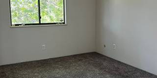 Well Maintained 2 bed 2 bath condo in Woodside Village! Gallery 8