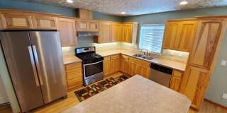 Pet Friendly 3 Bed / 2.5 Bath Home Near I-5 Gallery 5