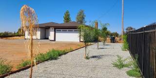 NEWER HOME ON ACRE HUGE LOT! Gallery 1