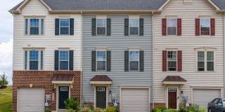 Townhouse with 1-Car Garage, Rooftop Deck & Stunning Views of Oakdale High Gallery 1