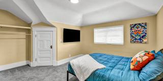 FULLY FURNISHED HISTORIC CHARMER BETWEEN UNR & DOWNTOWN – UTILITIES INCLUDED, MODERN UPGRADES, PRIME LOCATION Gallery 35