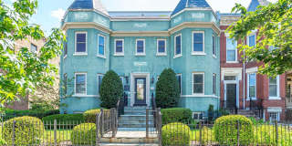 Stunning 1,300 Square Foot Capitol Hill Condo for Rent- Parking Included, Outdoor Space, Modern Finishes & More Stunning 1,300 Square Foot Capitol Hill Condo for Rent- Parking Included, Outdoor Space, Modern Finishes & More Gallery 1
