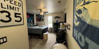 Large 3-Bedroom, 3.5-Bathroom Townhome Gallery 8