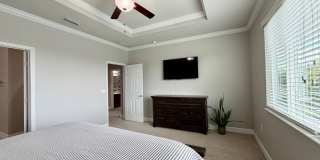 Spacious Townhome in Central Location! Gallery 28