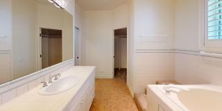 Spacious 4-bedroom 4.5 bath Home in a Gated Complex Gallery 71