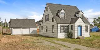 Comfortable 4-Bedroom Tacoma Home Near Local Amenities Gallery 1