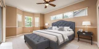 Captivating 4 Bedroom, 2 bath Pool/Lake home Gallery 21