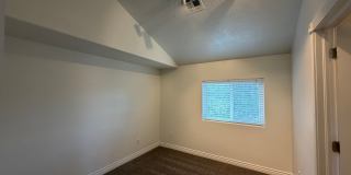 SPACIOUS HOME IN LAVERKIN FOR RENT! Gallery 35