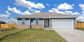3 Bedroom Rental with Fence! Gallery 1