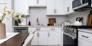 Downtown Ontario Luxury Apartments Gallery 47