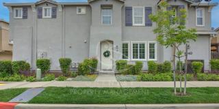 Upgraded Lincoln Crossing Oasis | Walking distance to MANY ammenities Gallery 1