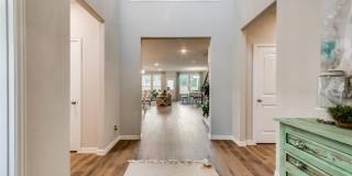 712 Ray Street Gallery 10