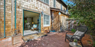 Bright & Spacious Townhouse in Gated Community on Bay Farm Island Gallery 1