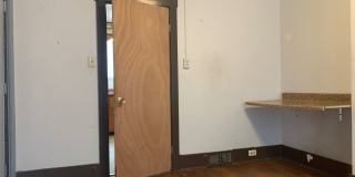 3 FREE City Blue Curb Passes- 3 Bed/1 Bath Home located close to Sunnyside and Downtown Campus- Available 5/20/2026 Gallery 11