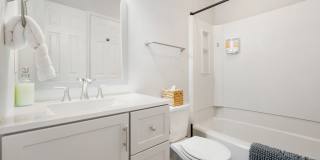2be / 1.5ba Duplex Unit B - Great Convenient Location Gallery 27