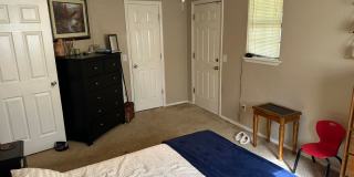 2 Bedroom, 1 Bathroom, Right side of Duplex with fenced-in backyard and 1x Car Garage Gallery 11