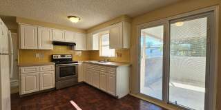 GORGEOUS 2 Bedroom, 1.5 Bath House with a 1 CAR GARAGE *Move-in Special* Gallery 5