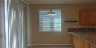 Beautiful 4 Bedroom 2.5 Bath with loft Gallery 11