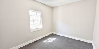 Spacious Three Bedroom House - MOVE IN TODAY! Gallery 9