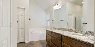 3BR / 2BA Duplex in Hewitt, Texas | Midway ISD Gallery 19