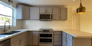 Charming 3 Bedroom 2 Bathroom House - Huge Yard Charming 3 Bedroom 2 Bathroom House - Huge Yard Gallery 3