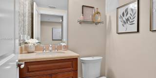1200 Hillsboro Mile Gallery 20