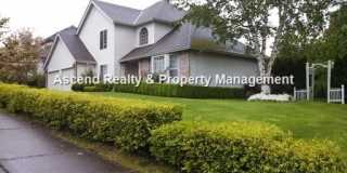 Wilsonville 2 Level Work Shop/Workout Room Fenced Yard Quick Access to I5  Shops Gallery 1