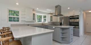 Fully Renovated 4BD in Kuli'ou'ou Valley, Garage-Driveway, Spacious Yard, and Work Shed PETS ALLOWED Gallery 10