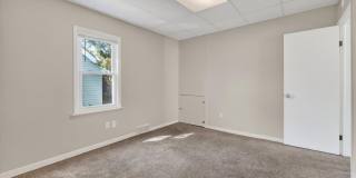 $1450 4 Bedrooms Gallery 23