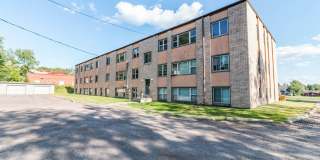 Available August! - 2 Bed 1 Bath Apartment Gallery 1