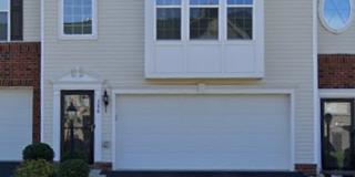 3 Bedroom Townhome - Carnegie! Gallery 1