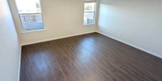 Room in 3 Bedroom Home at Phillips St Gallery 24