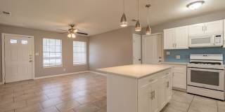Beautiful 3 bedroom, 2 bathroom home in North Lamar!!! Gallery 4