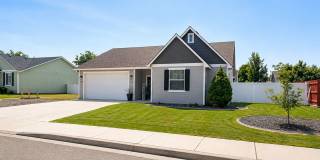 Beautiful 3-Bedroom Home with RV Parking in West Pasco Gallery 1