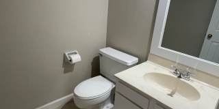 3BD/2BA Townhouse Located in the Heart of East Memphis Gallery 6