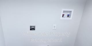 102 E Charing Cross Gallery 14