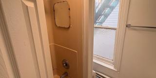2nd Floor 2 Bedroom Apartment in Downtown York City Gallery 8