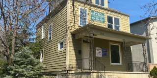 4 bedroom 2 full bath House Gallery 3