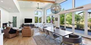 Fully Furnished 4-Bedroom Tetherow Home | Hot Tub + Home Services Included Gallery 22
