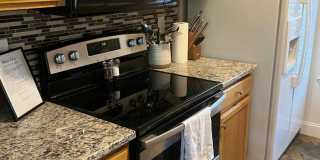 LARGE 3 BEDROOM TOWNHOME Gallery 3
