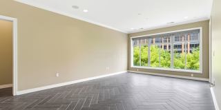 250 Daniel Burnham Square Gallery 11