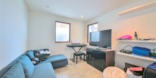 104 Manhattan Avenue Gallery 26