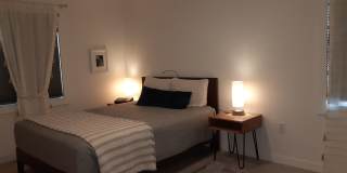 Seasonal-Beautifully renovated top floor 2/2 condo downtown Sarasota. Gallery 10