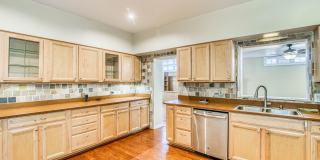 1701 ELM Street Gallery 14