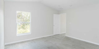 2911 Harper St Gallery 17