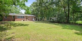 Beautifully Renovated 3-Bedroom Home with Garage & Spacious Yard in Mobile Gallery 33